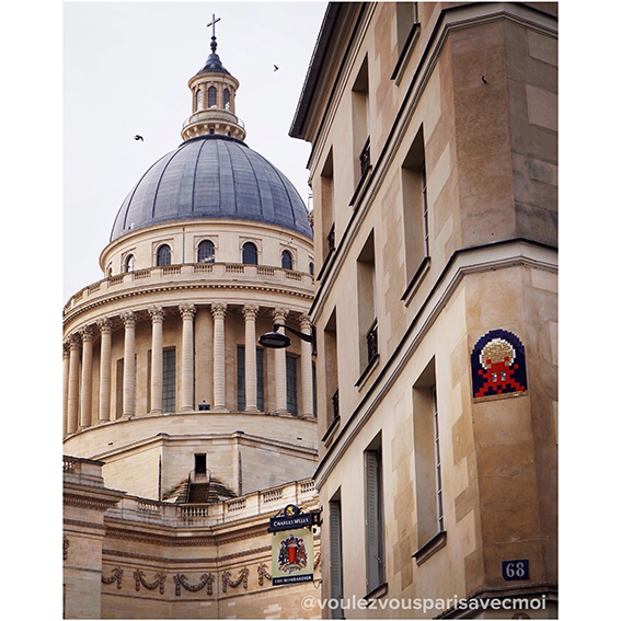 vvpam-balade-street-art-paris-famille-quartier-latin-pantheonspace-invader-pa_1171-1